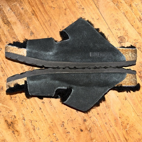 BIRKENSTOCK sz 37 black shearling lined 2 strap corkbed sandals, preowned AS IS - Picture 6 of 7